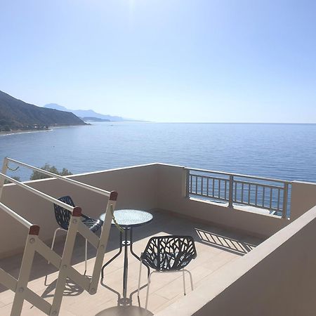 Villa Tzortzaki - Afroditi Tertsa Buitenkant foto