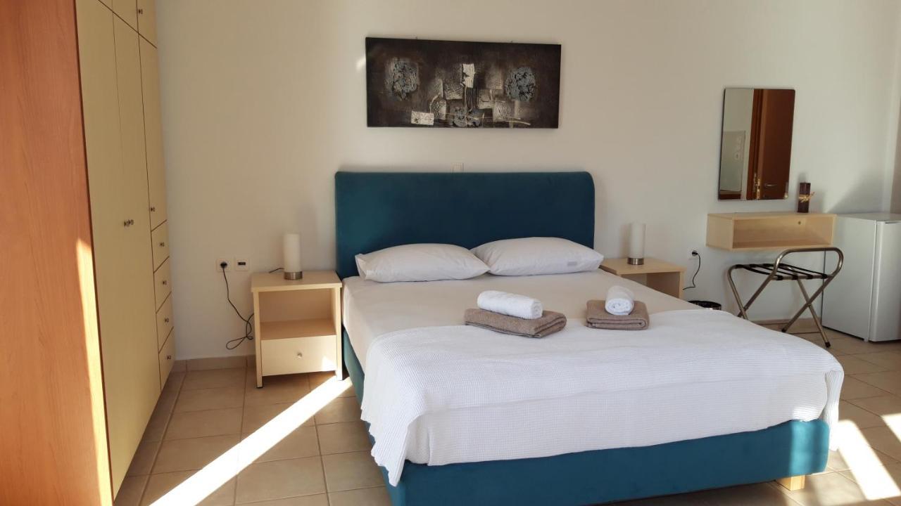 Villa Tzortzaki - Afroditi Tertsa Buitenkant foto
