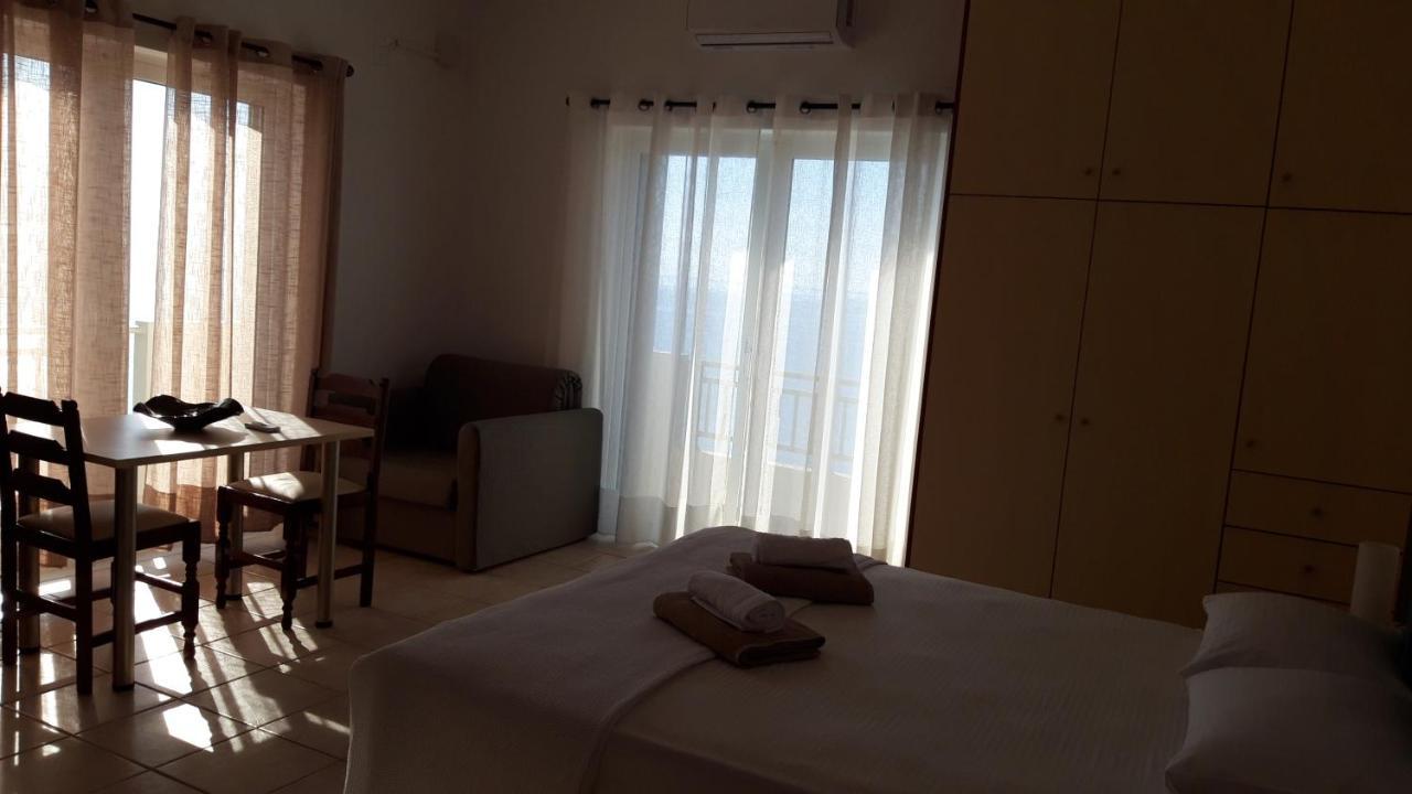 Villa Tzortzaki - Afroditi Tertsa Buitenkant foto
