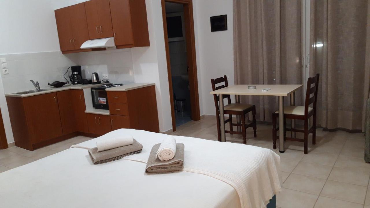 Villa Tzortzaki - Afroditi Tertsa Buitenkant foto
